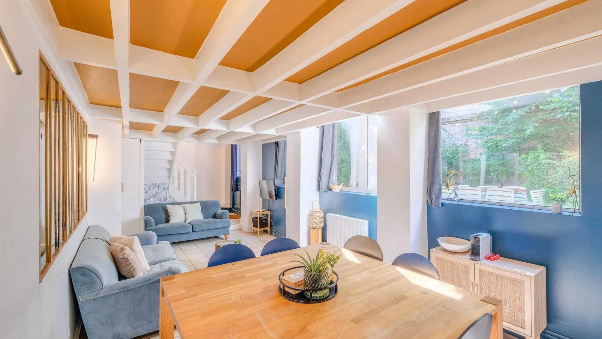 Montmartre Sacre-Coeur, Appartement Jardin 6 A 8P Paris Apartment